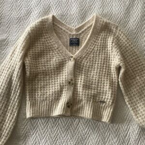 Abercrombie & Fitch cropped cardigan.